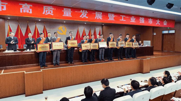谨慎前行积底蕴，蓬勃奋进续豪情