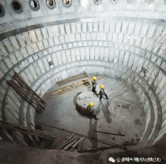 热烈：豧h至尊凤凰平台公司圆满完成山西某钢厂近2000m?高炉陶瓷杯模注快修项目！